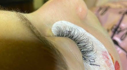 Glam lashes by Mia image 2