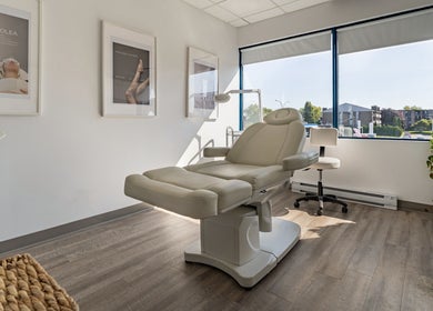 Salle de traitement lumineuse à Neolea Clinique Médico Esthétique, Saint-jean-sur-richelieu, Québec, CA.