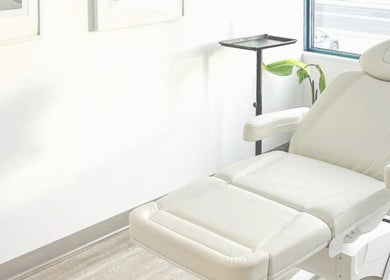 Fauteuil de traitement moderne à Neolea Clinique Médico Esthétique, Saint-jean-sur-richelieu, Québec, CA.