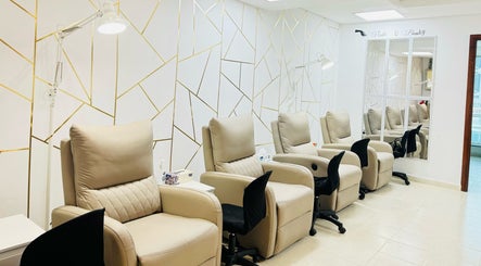 F NAILS BEAUTY SPA