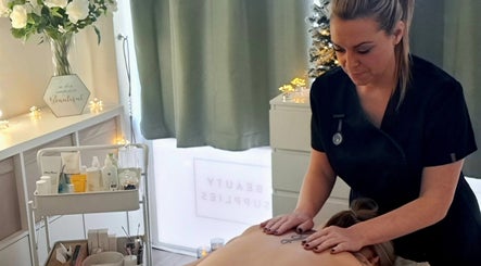 Therapist performing massage in calming room at B Beautiful Birmingham@Endres, Birmingham, England, GB.