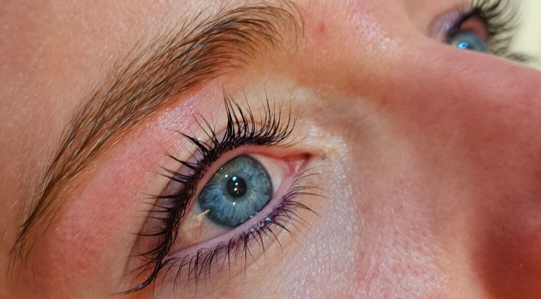 Close-up of enhanced eyelashes at B Beautiful Birmingham at Endres, Birmingham, England, GB.