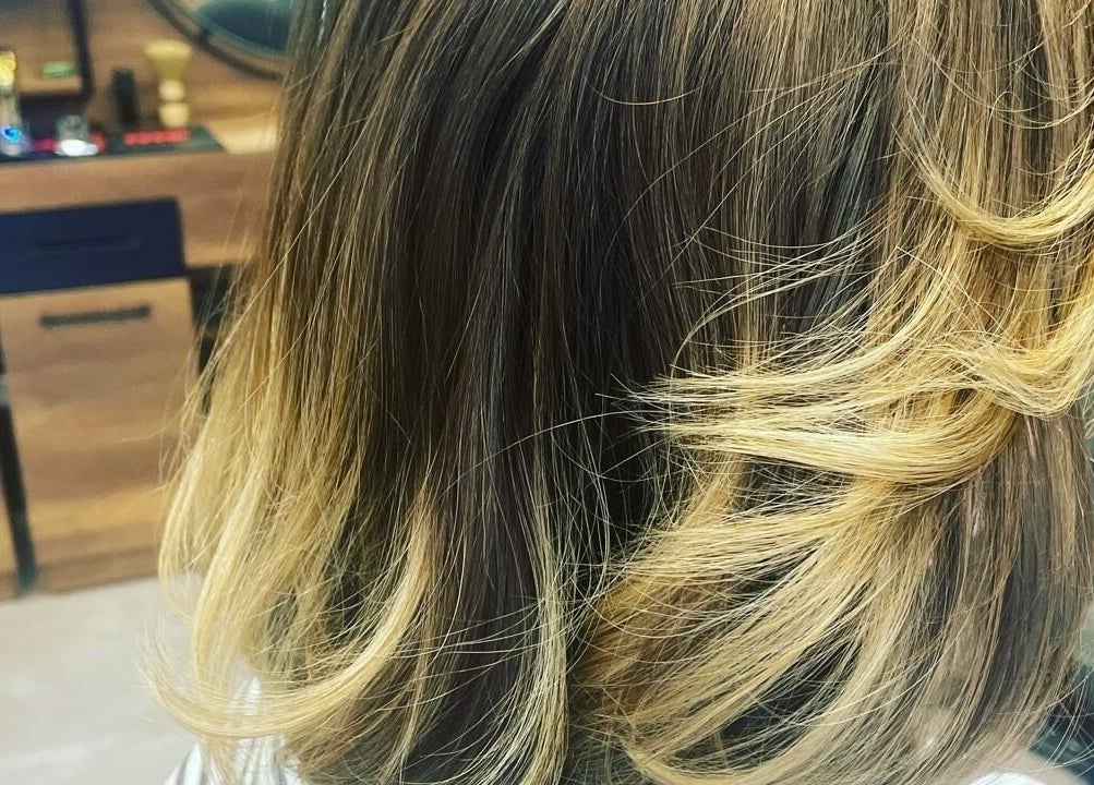 Mooie blonde highlights bij Ilyana Kapsalon in Drachten, Friesland, NL. Perfecte kleurtransitie en glans.