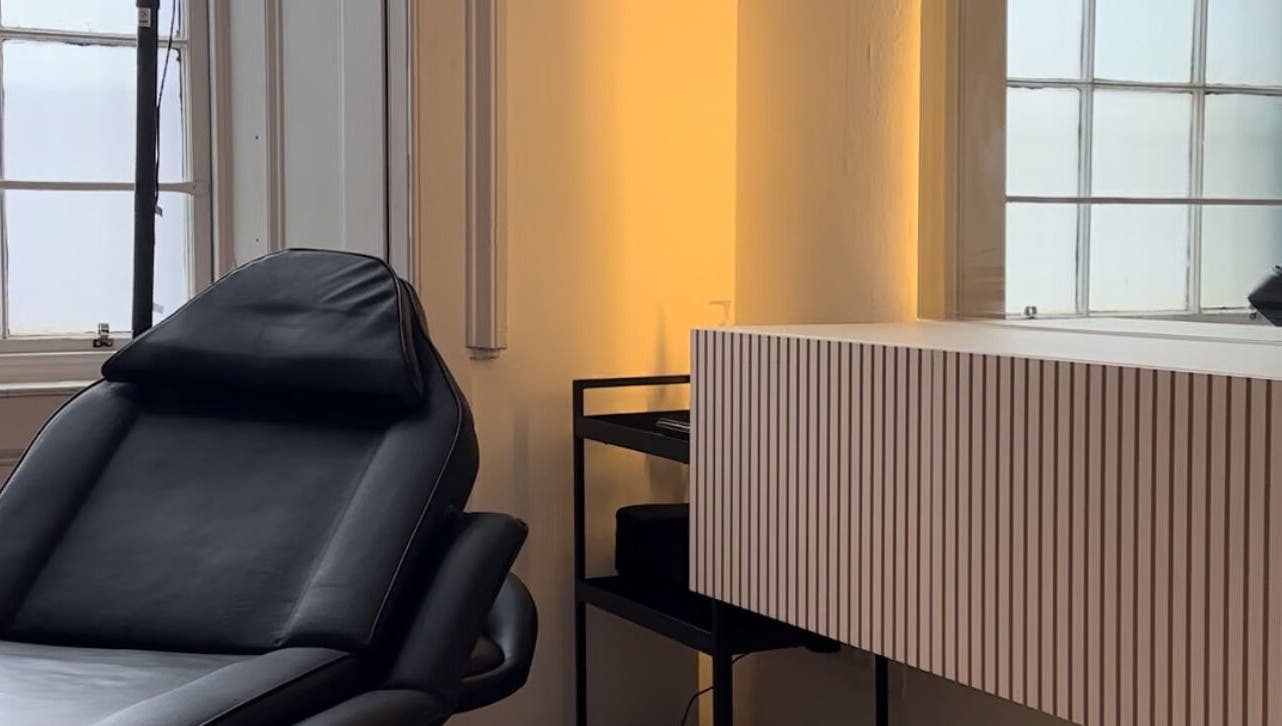 Cozy treatment room at Justdemi., House of Naf! in Glasgow, Scotland, GB with a plush black chair.