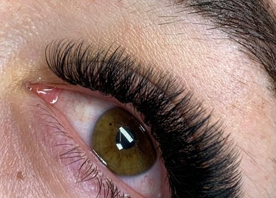 Close-up of eyelash extensions by Andreea CAT PMU & Lash Artist in Dagenham, England, GB.
