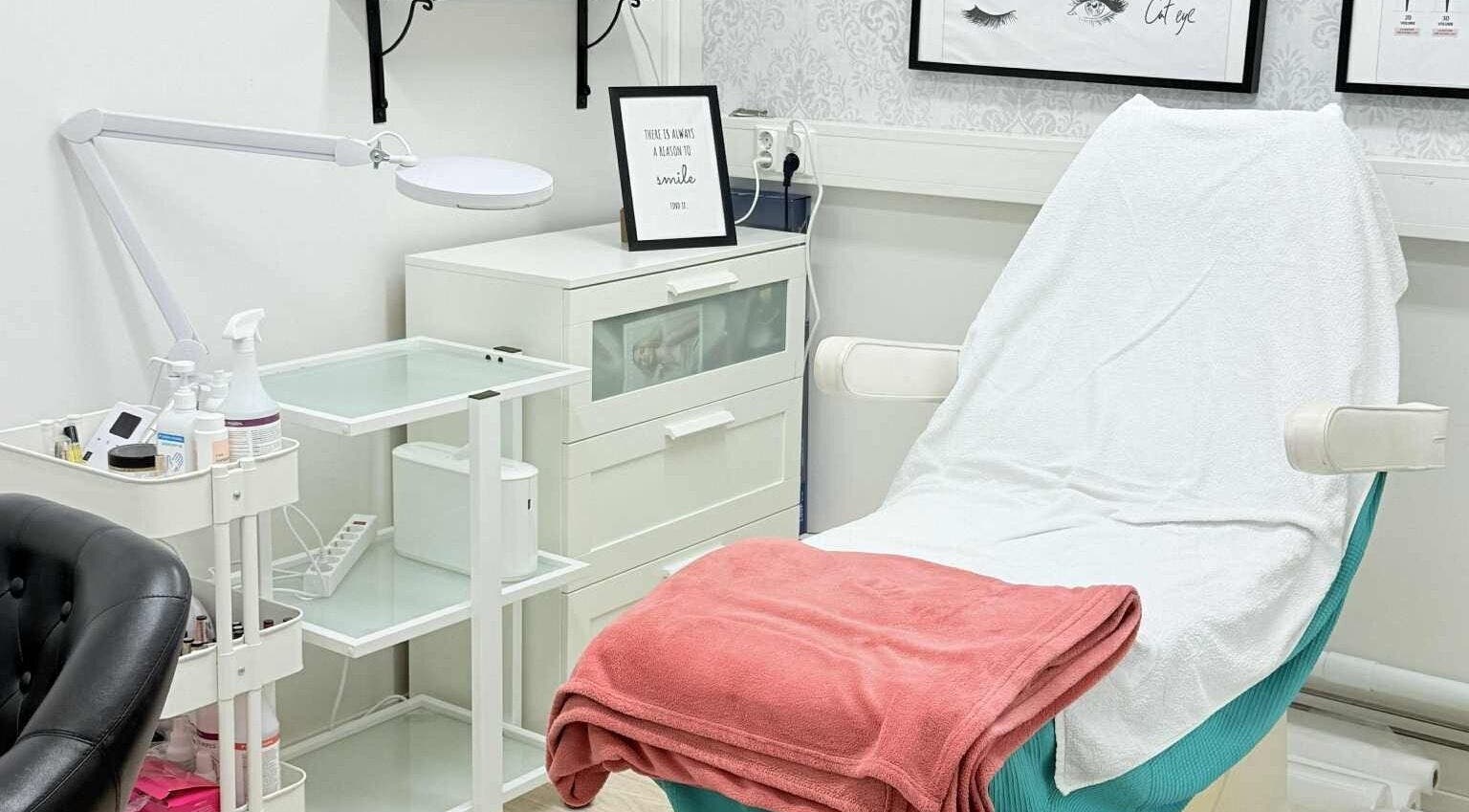 Magic Beauty Room Kauneushoitola hoitohuone Keravalla, FI. Laadukas sisustus rentouttavia hoitoja varten.