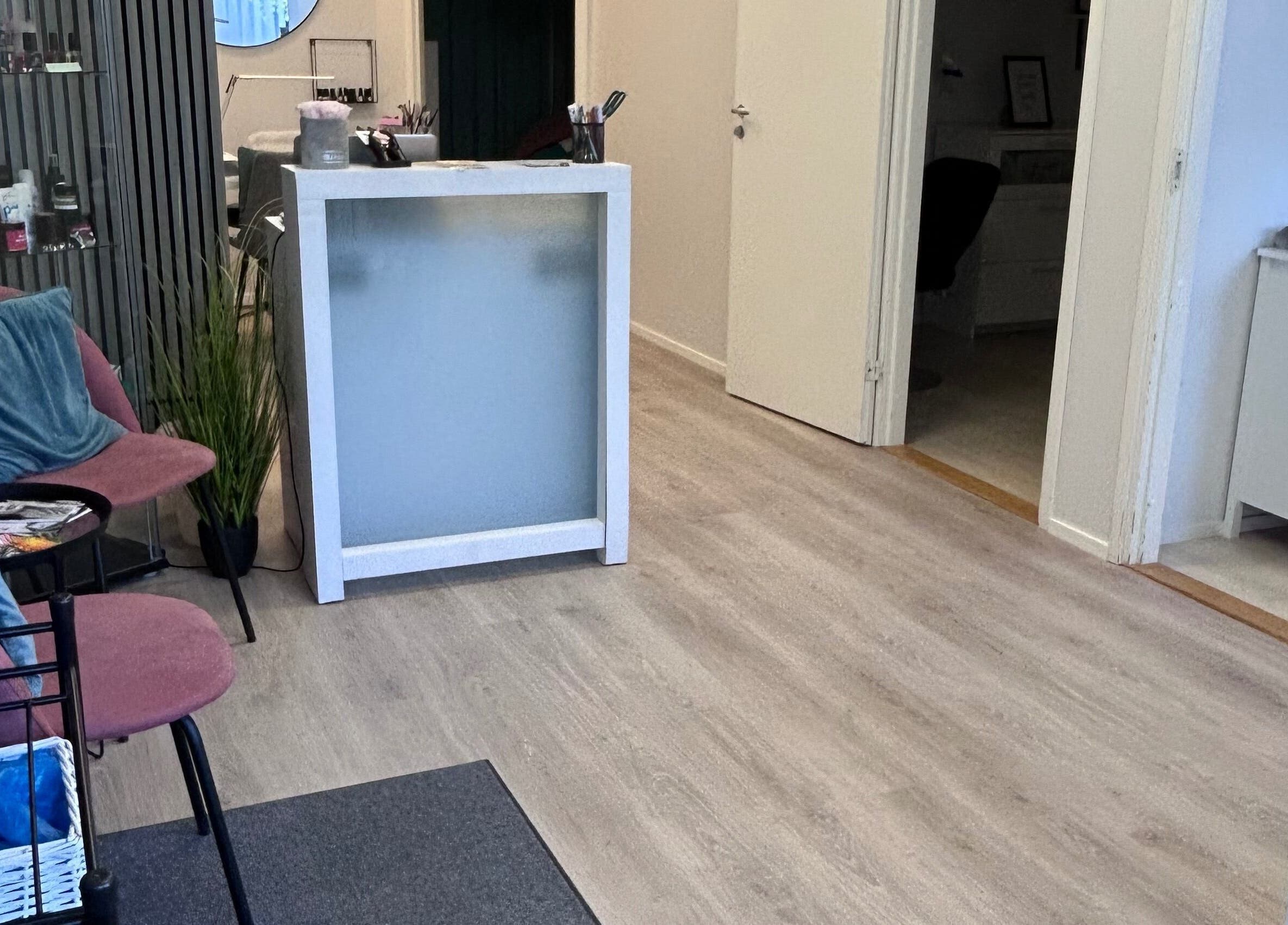 Vastaanotto Magic Beauty Room Kauneushoitola, moderni sisustus, Kerava, FI.