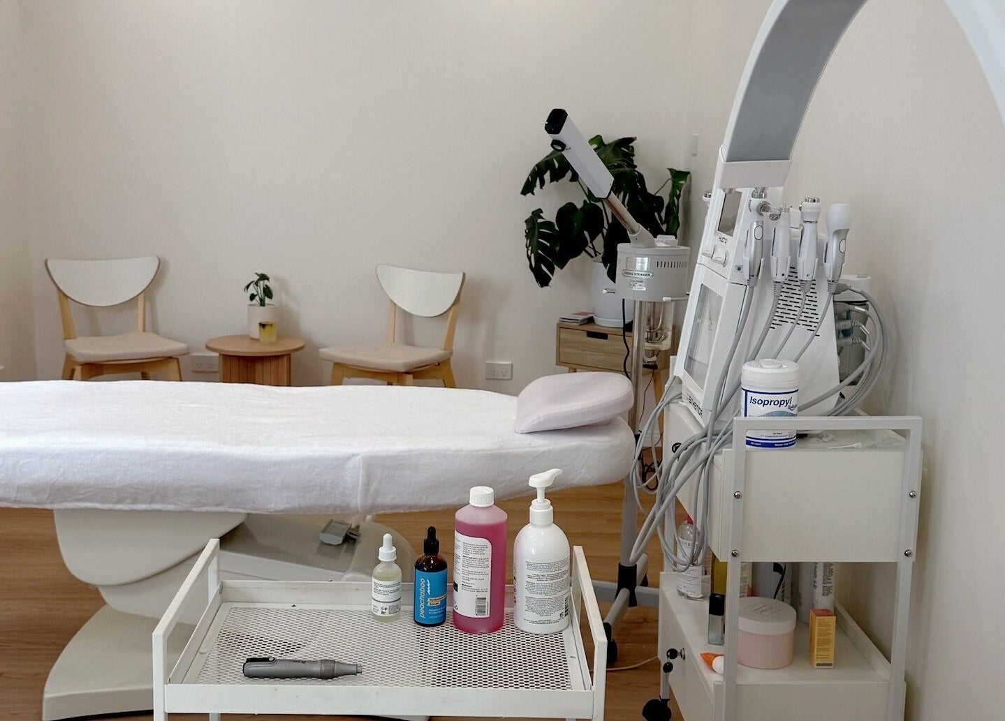 Phibrows _elisa_australia treatment room with modern equipment in Emu Heights, New South Wales, AU.