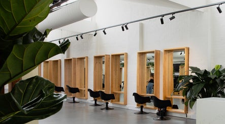 Εικόνα A.H Salon Surry Hills 2