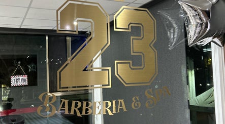 LA 23 Barbería Spa & Coffee image 3