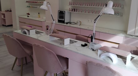 Doll beauty nail bar and more image 2