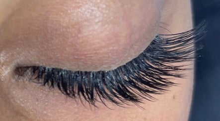 MAE brows and lashes imagem 2