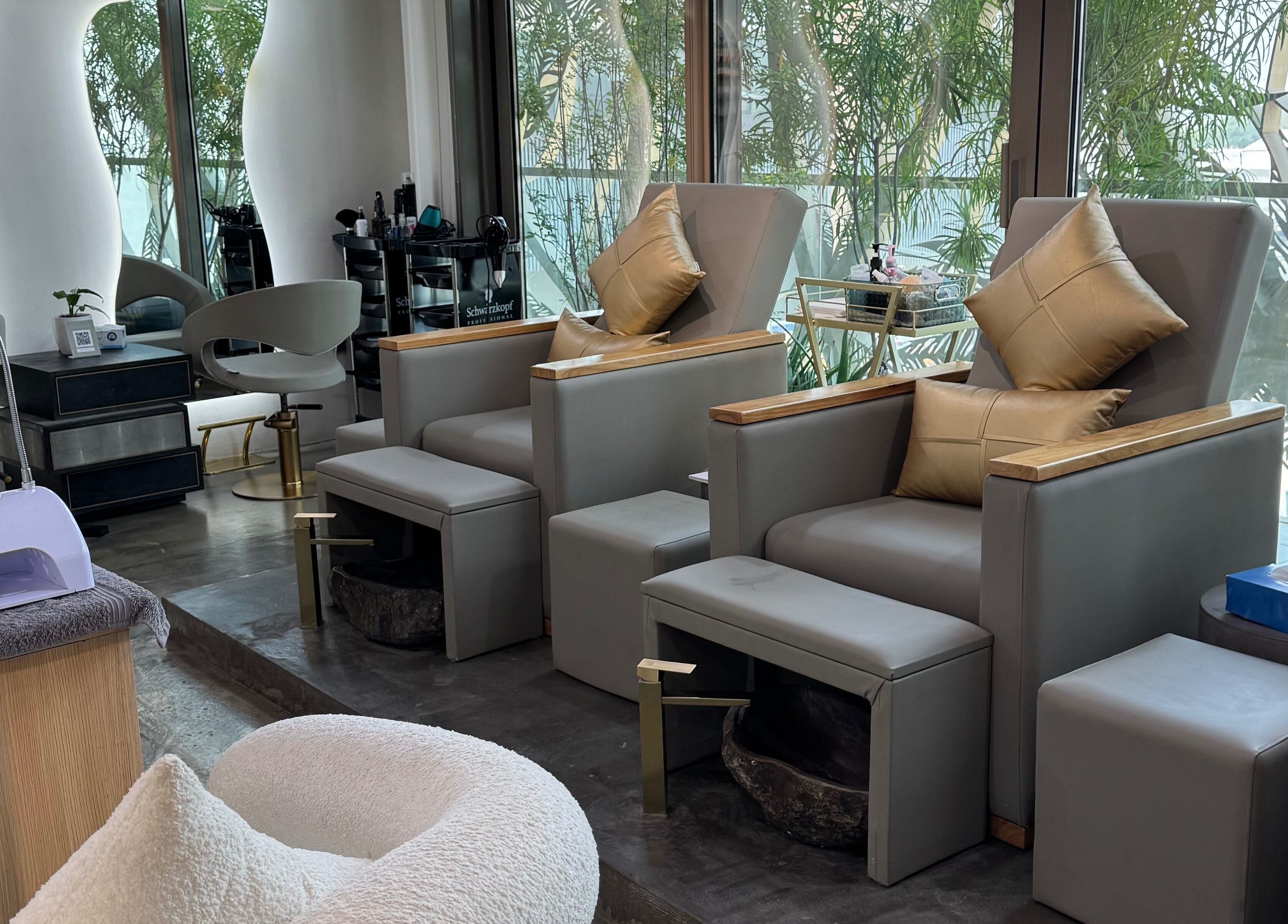 Elegant seating at Aceituna Beauty Salon L.L.C, Dubai, Dubai, AE, offering a relaxing beauty experience.