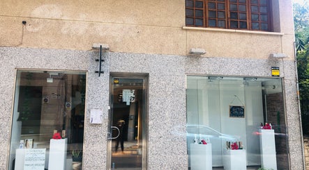 Fachada de Cris Falcão Beauty PMU en Cambrils, Cataluña, ES, destacando su estética acogedora y moderna.