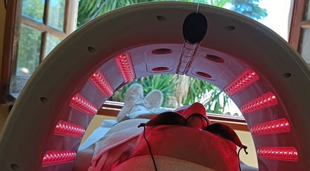 Terapia LED en Cris Falcão Beauty PMU, Cambrils, Cataluña, ES. Relájese y revitalícese con luz.