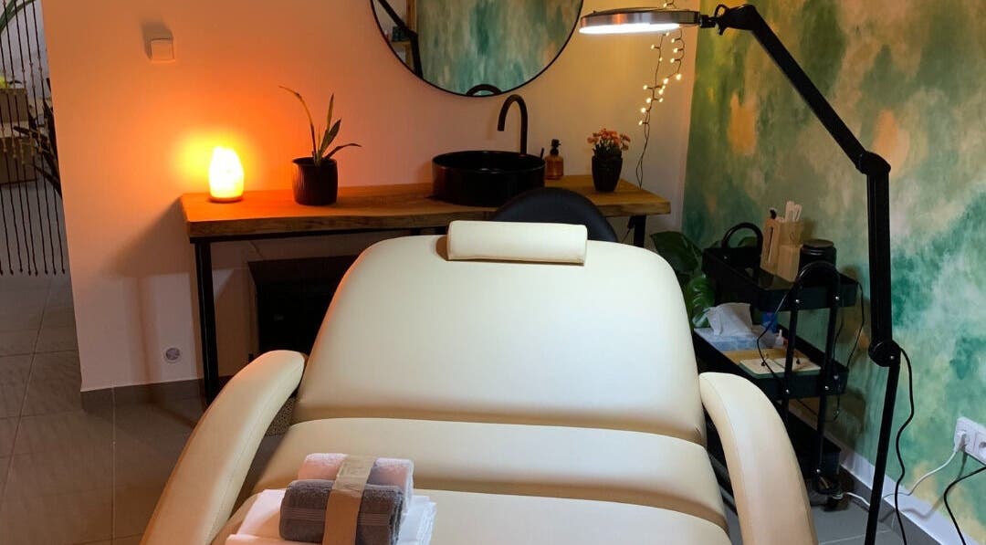 Pohodlné lehátko v ZEN GARDEN beauty studio, Prostějov, Olomoucký Kraj, CZ, ideální pro relaxaci.