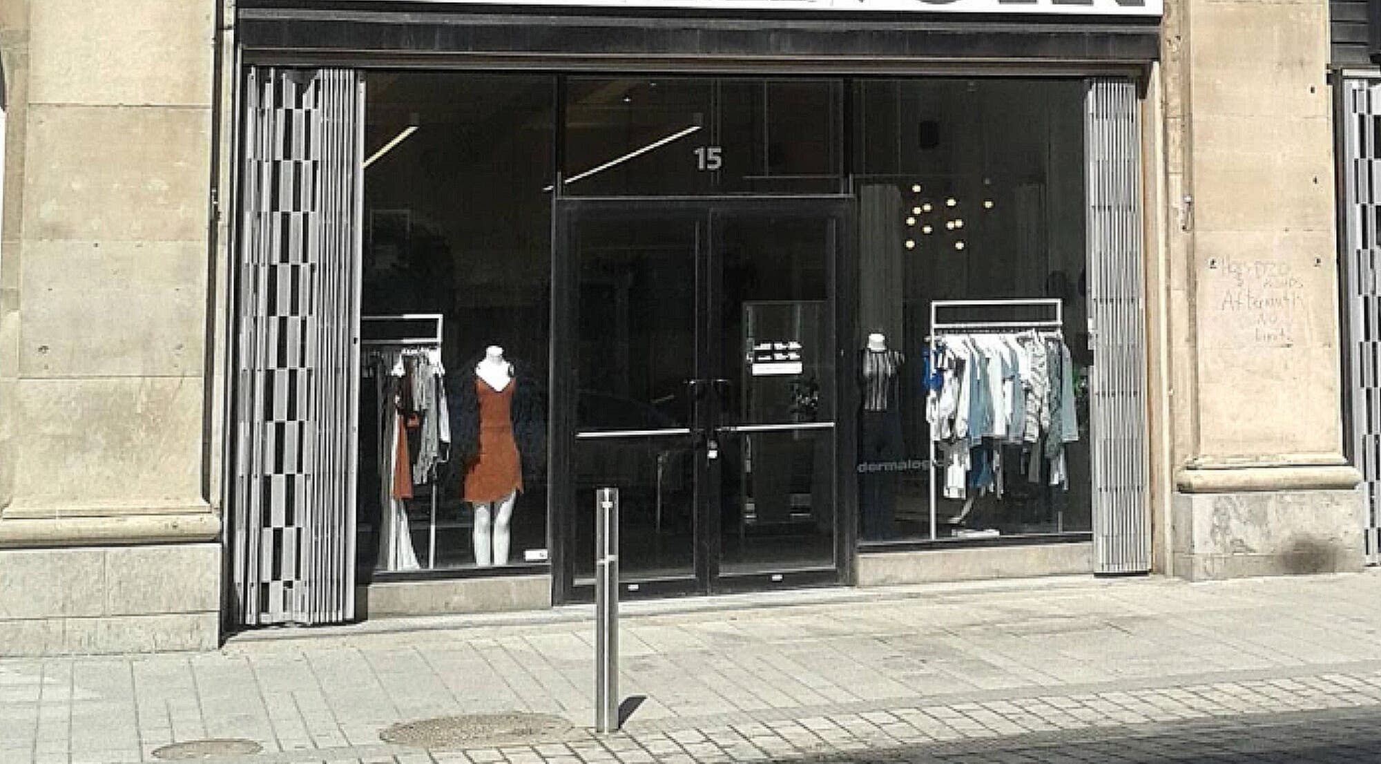 Devanture moderne de Le Manoir à Montréal, Québec, CA.