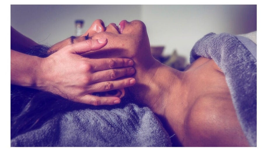 Repose with Rhian – kuva 1