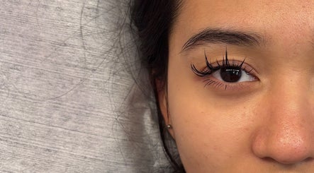 LASHES BY BLYTHE