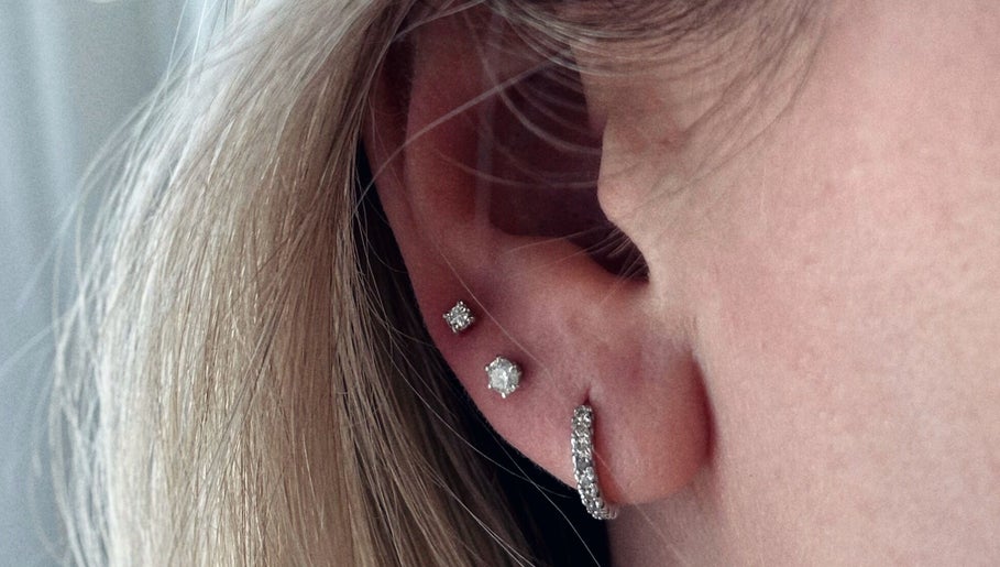 Piercing_lila image 1