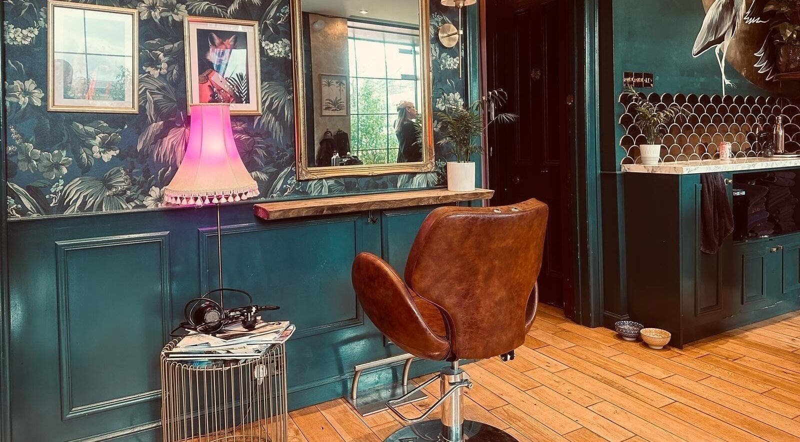 Cozy corner at Hair Gal Jaz, Edinburgh, Scotland, GB with chic decor and a leather salon chair.