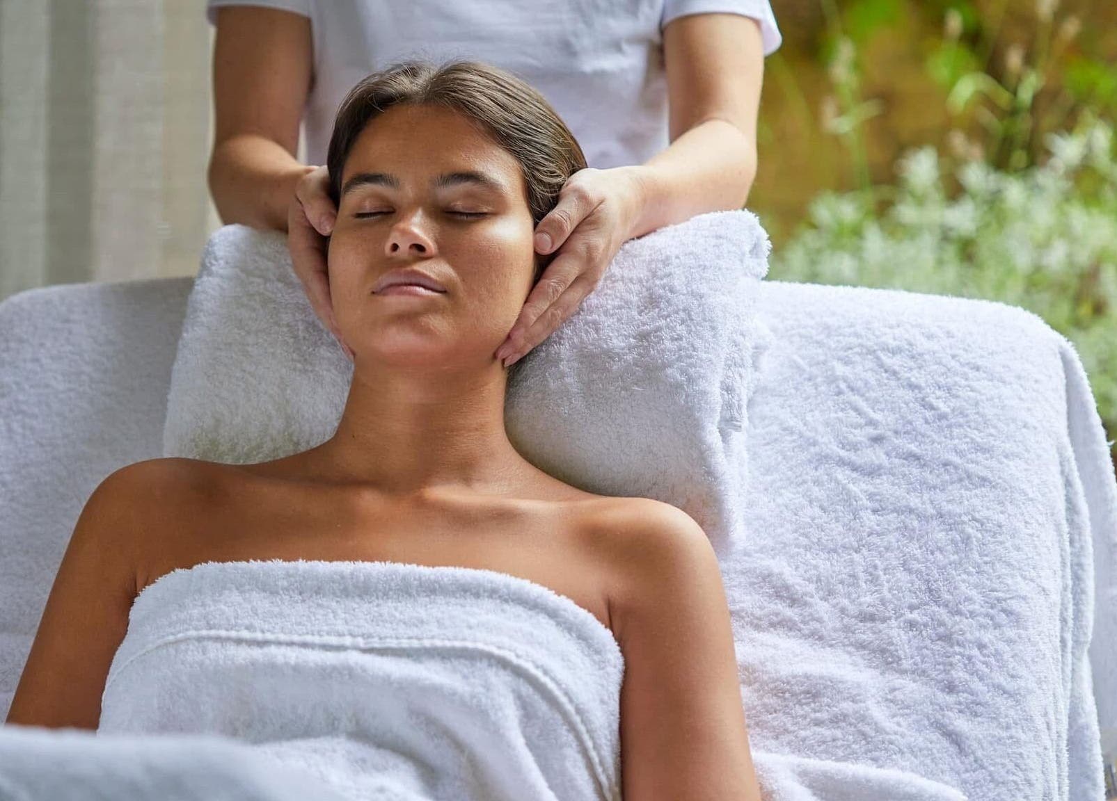 Relaxing facial massage at LOVESTETIC in Abingdon, England, GB. Experience ultimate rejuvenation.