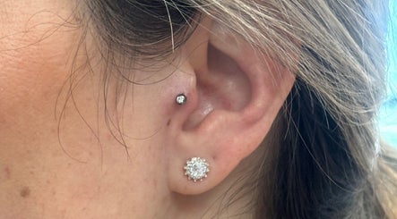 Ember Piercing, bilde 2