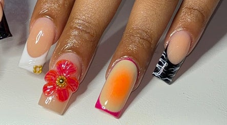 Marididmynails image 3