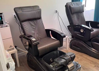 Luxury pedicure chairs at Unique Nails & Head Spa in Fairfax, Virginia, US for an ultimate relaxation experience.