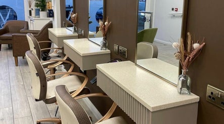 V-Vault House Of Hair imaginea 2