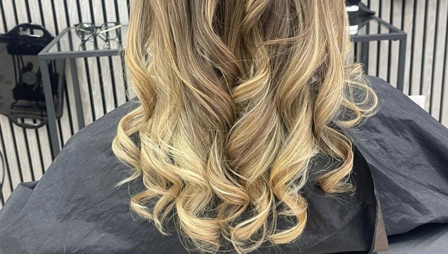Muna Salon 2 imagem 1