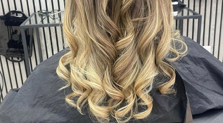Muna Salon 2