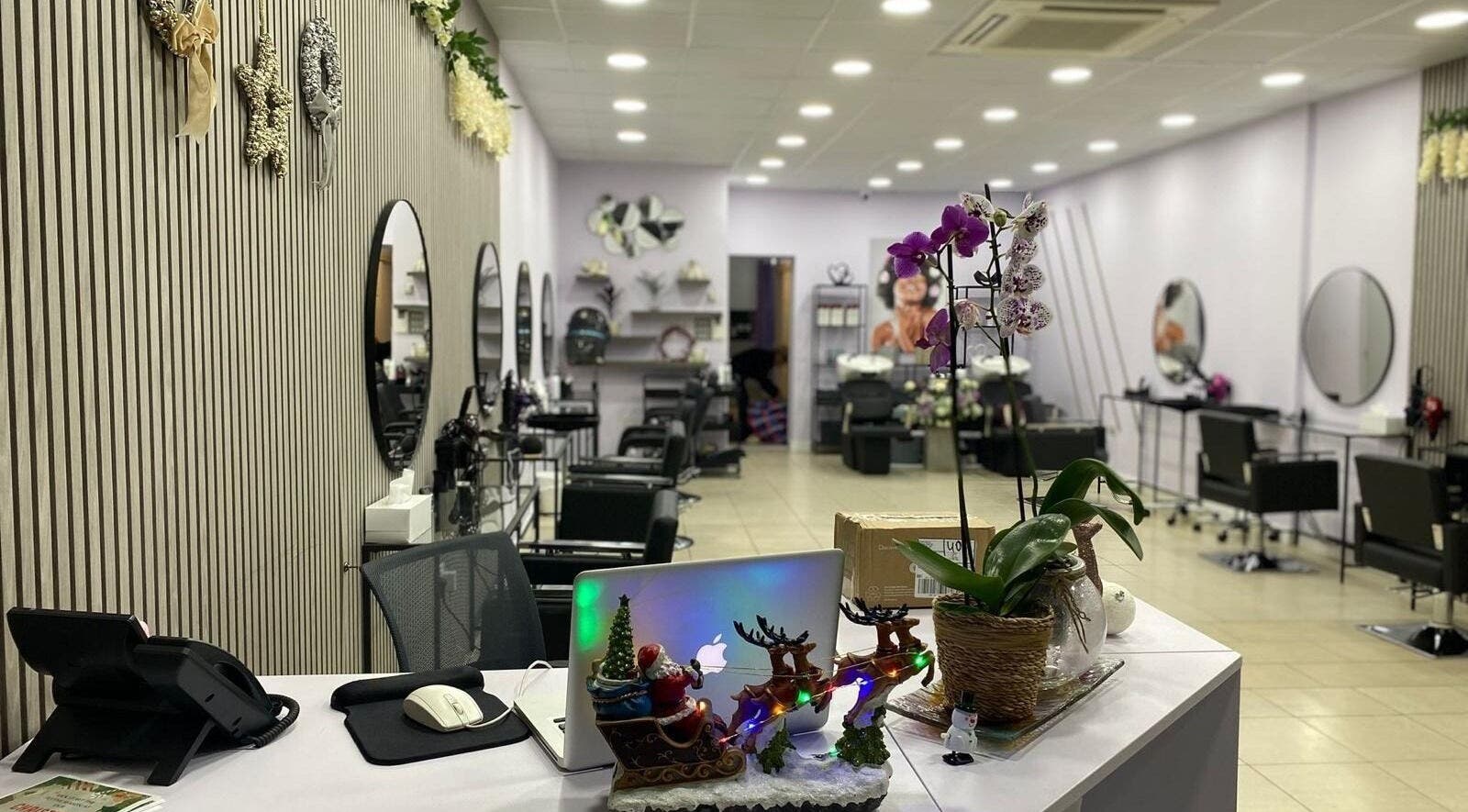 Modern interior of Muna Salon 2 in Borehamwood, England, GB, featuring chic decor and styling stations.