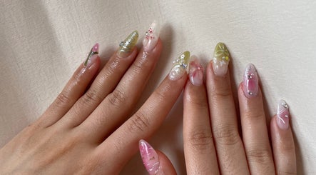 Nails Izy image 3