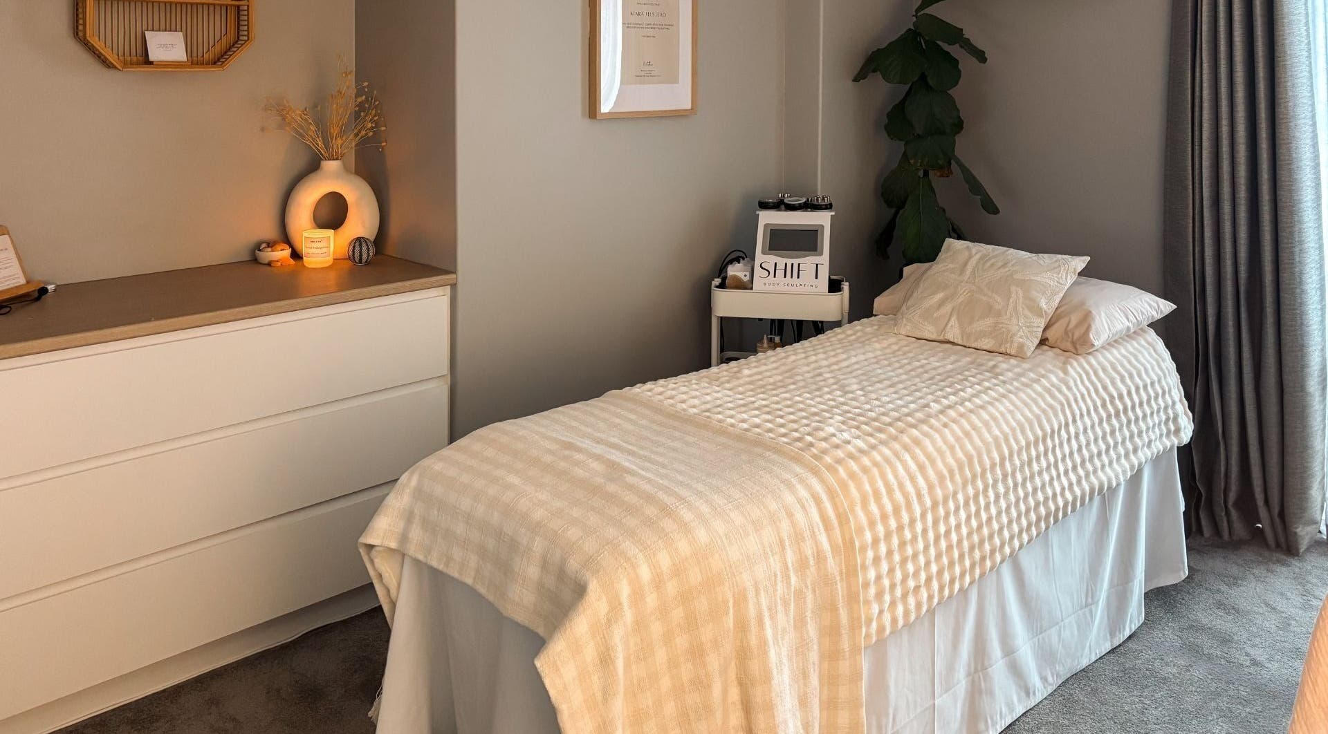 Cozy treatment room at SHIFT Body Sculpting, Waikiki, Western Australia, AU, featuring warm lighting and decor.
