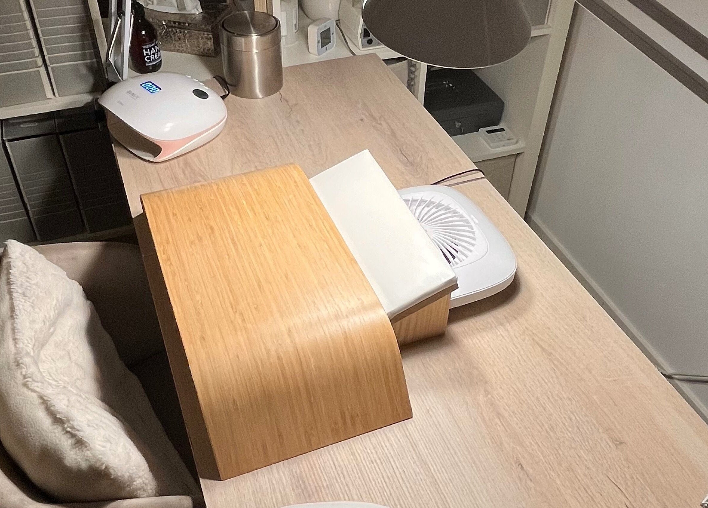 Table de soin moderne à La belle griffe, Craponne, Auvergne-rhône-alpes, FR.