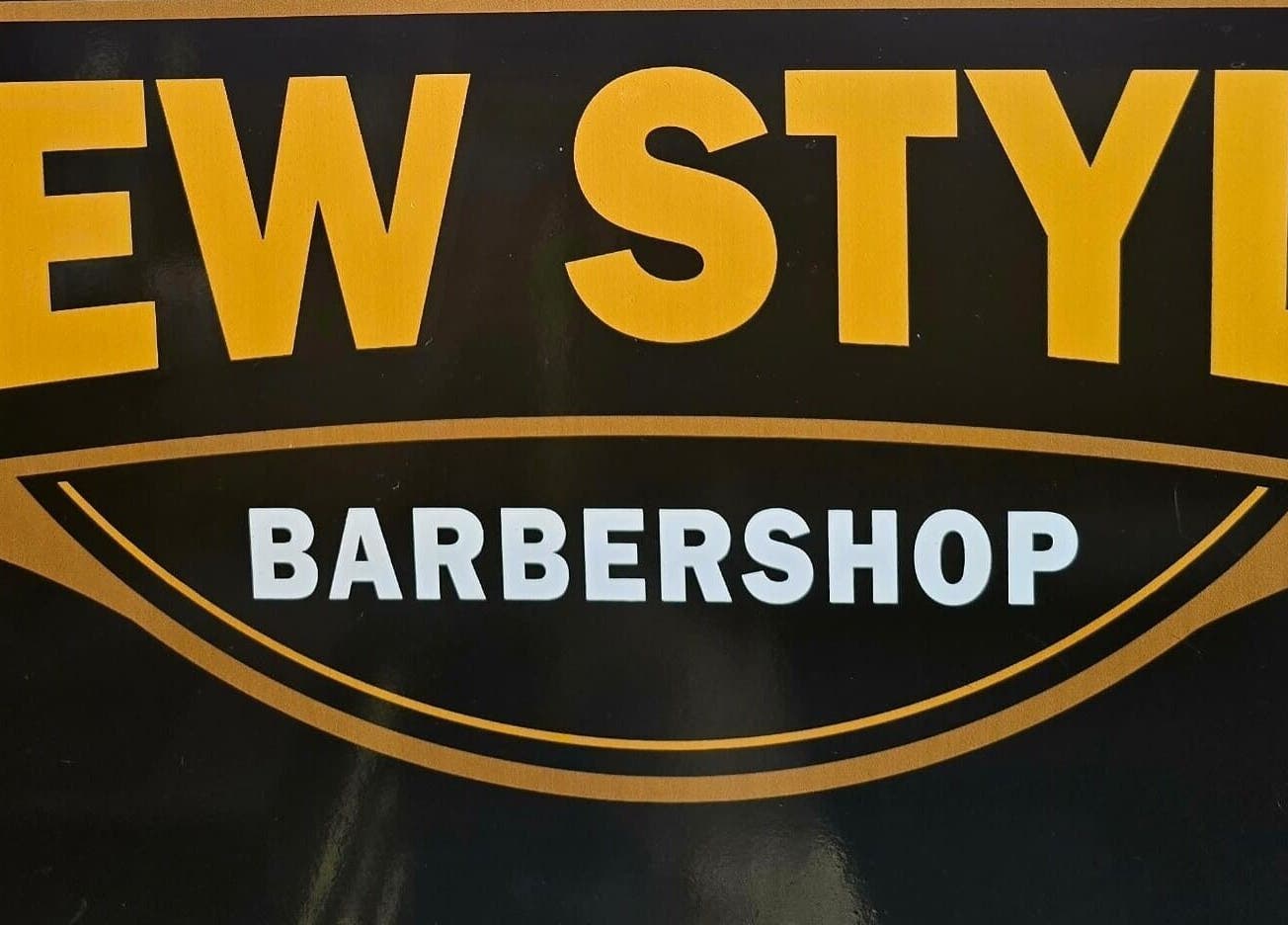 واجهة متجر New Style Barbershop في غرونينغن، غرونينغن، NL بتصميم عصري وجذاب.