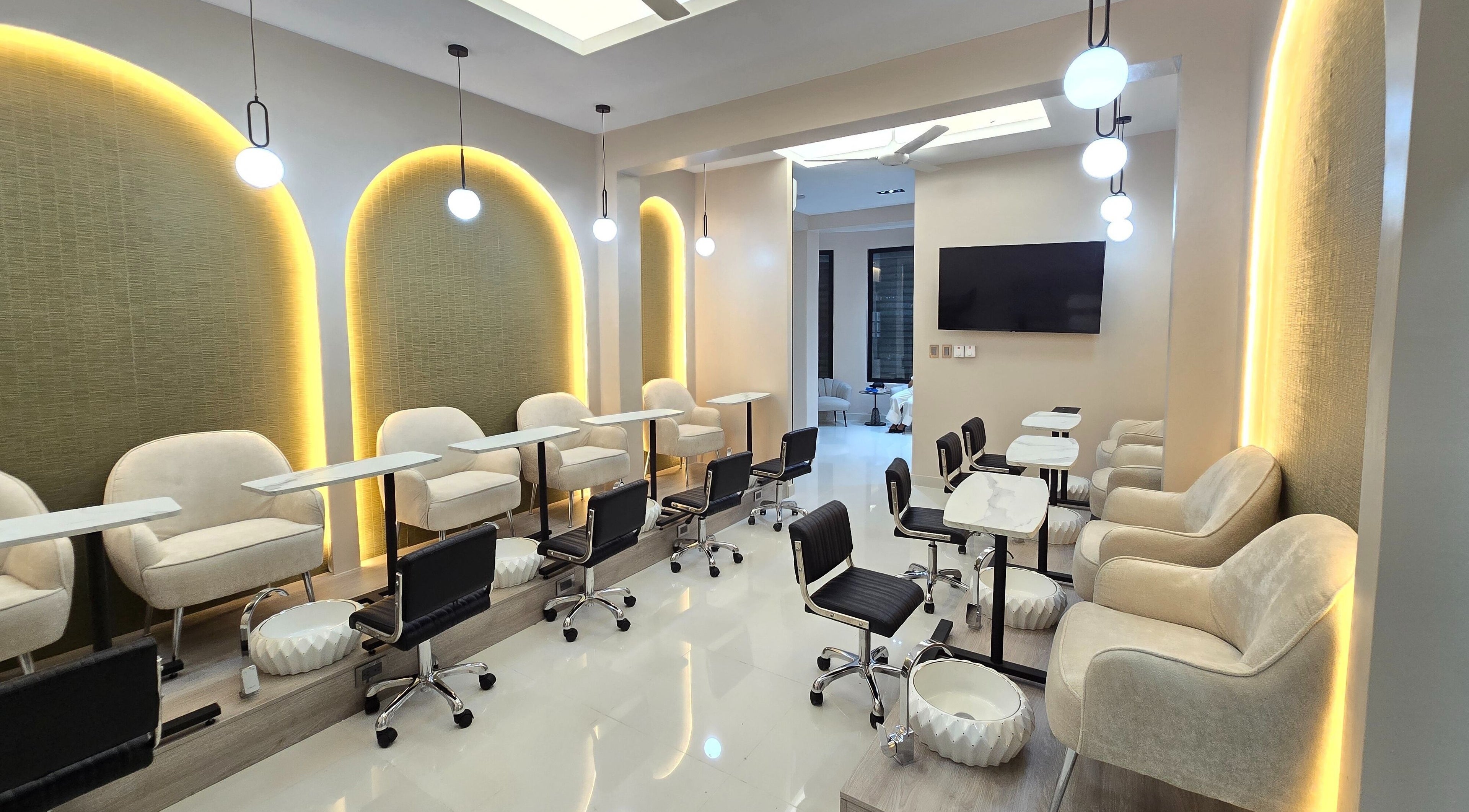 Interior moderno de Good Nails, Beauty Bar and Barbershop en Santo Domingo, Distrito Nacional, DO.
