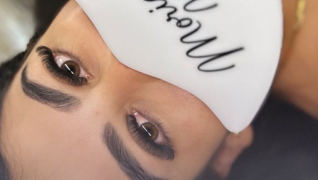 Extensiones de pestañas en Morigan's Lash&Studio, Tirrases, San José, CR para realzar la belleza natural.