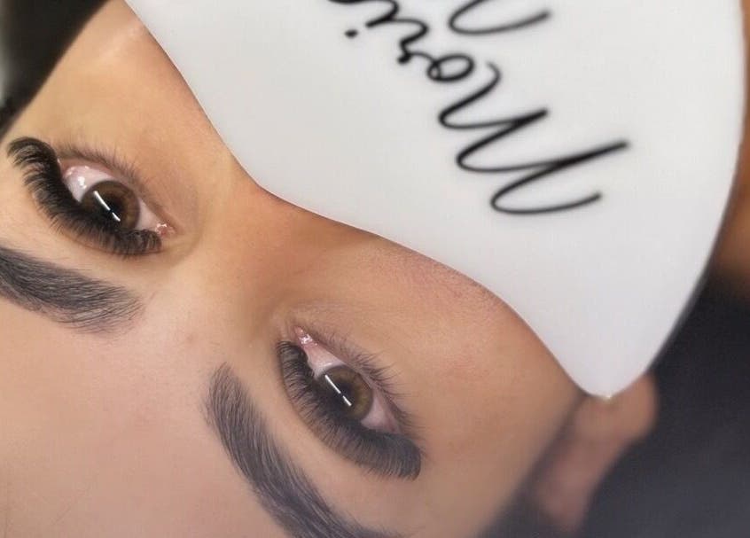 Extensiones de pestañas en Morigan's Lash&Studio, Tirrases, San José, CR para realzar la belleza natural.