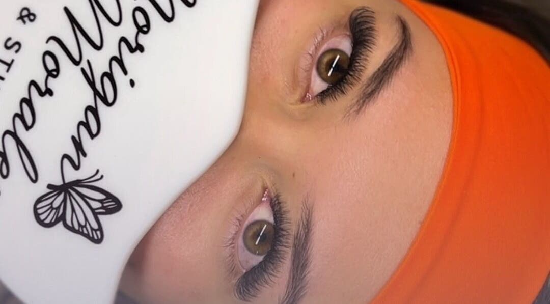 Ojos con pestañas extendidas en Morigan's Lash&Studio, Tirrases, San José, CR, mostrando elegancia y detalle.