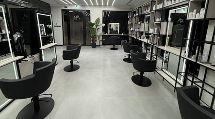 Mike's Beauty Lounge, bild 2