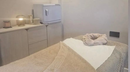 The Academy and Beauty Room, bilde 2