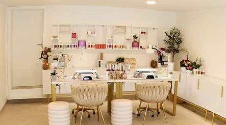Espace élégant de MV Beauty à embourg, Région Wallonne, BE pour soins beauté avec décor moderne.
