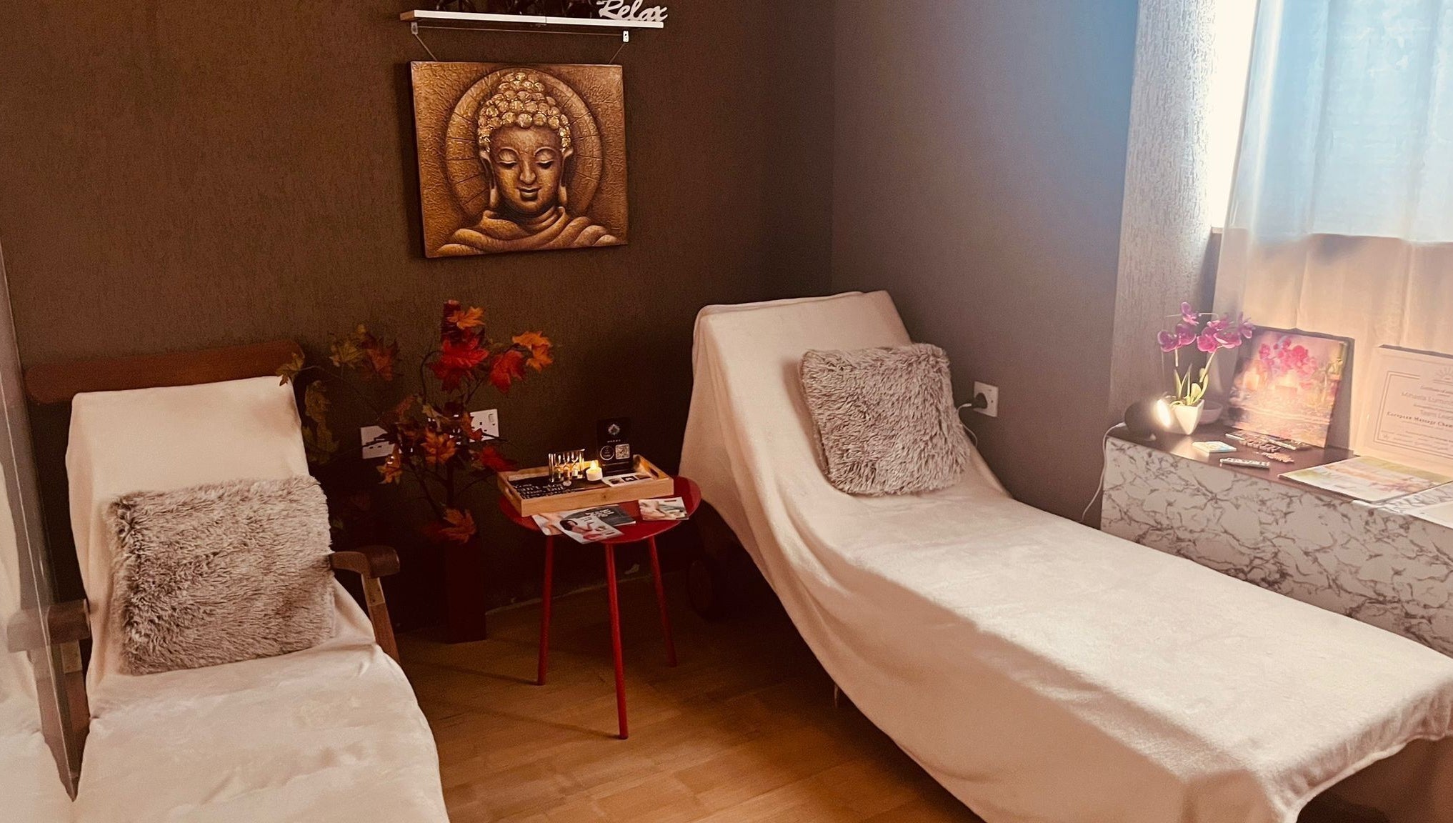 Cozy relaxation space at Massage & Beauty By Miky In-naxxar, MT with plush seating and calming decor.