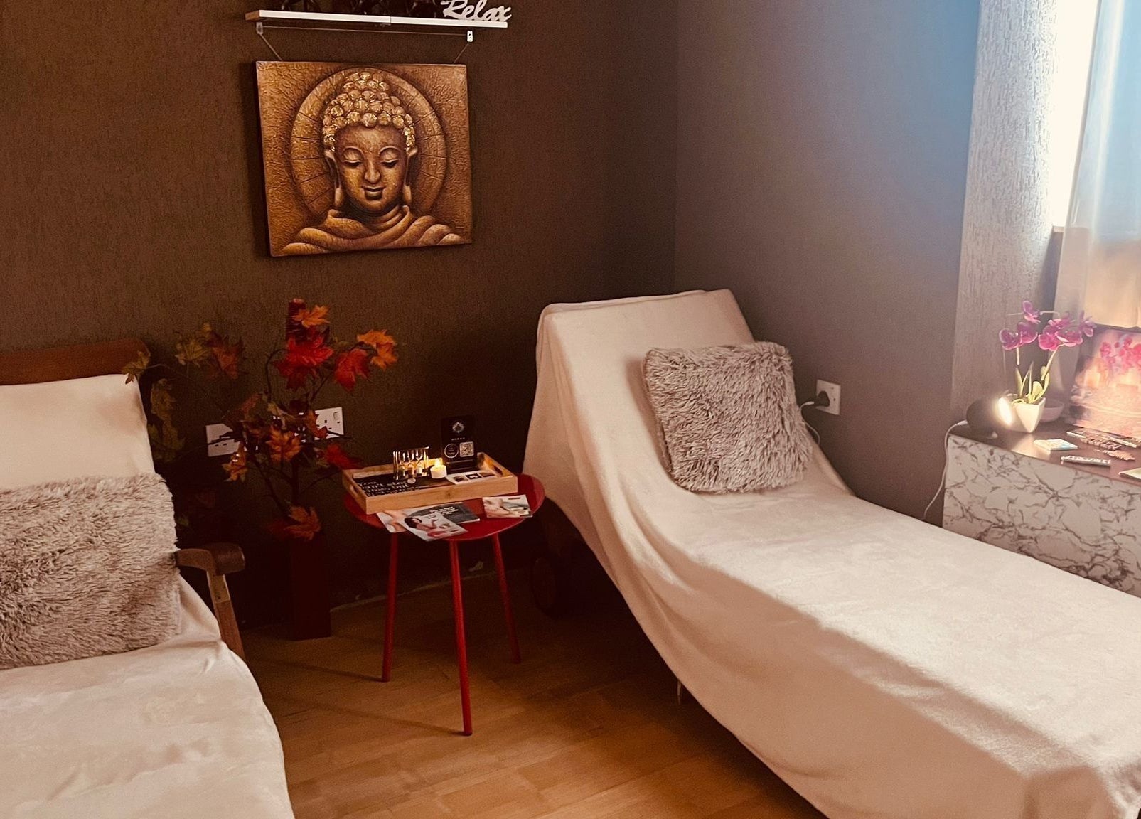 Cozy relaxation space at Massage & Beauty By Miky In-naxxar, MT with plush seating and calming decor.