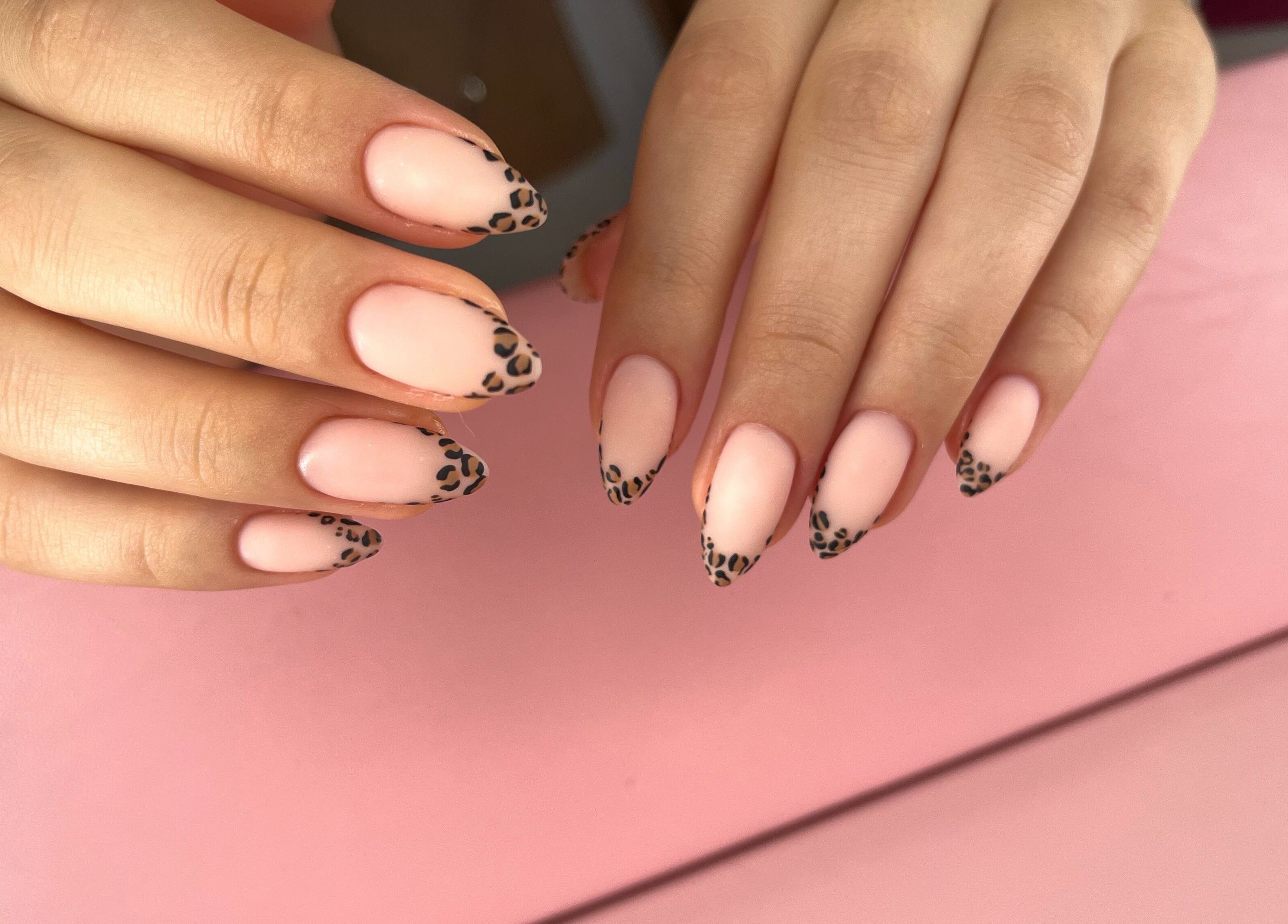 Елегантен маникюр с леопардов дизайн в The Pink Castle, София, Софийска област, BG.