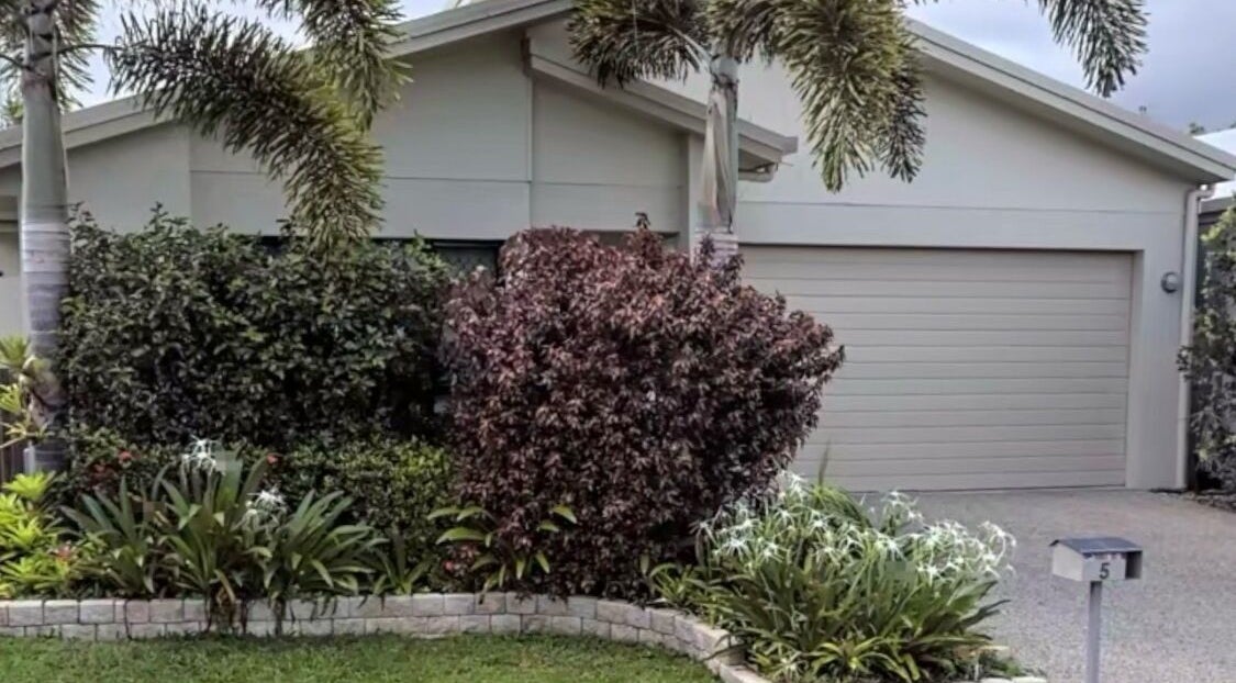 Front view of Healthy Skin Lab at Trinity Beach, Queensland, AU, showcasing lush greenery and a modern facade.