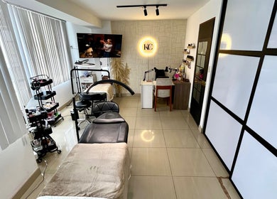 Salón elegante de Key Brows Lash Nails en Lima, Provincia De Lima, PE, con modernas instalaciones.