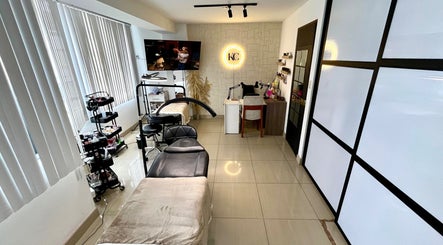 Salón elegante de Key Brows Lash Nails en Lima, Provincia De Lima, PE, con modernas instalaciones.